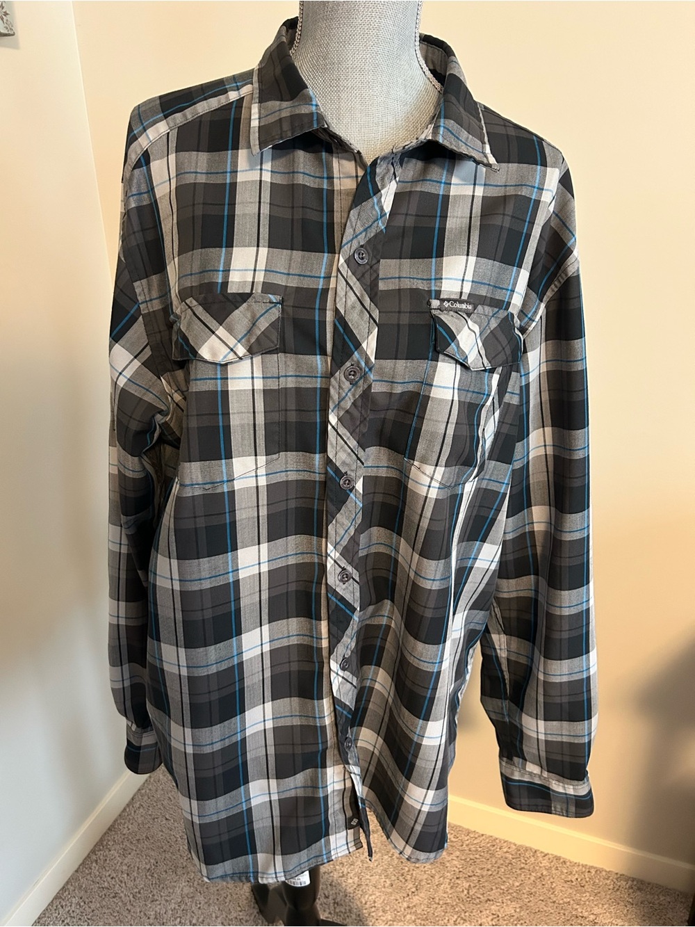 Columbia Men’s Black, Gray & Blue Plaid Button-Down Shirt size large